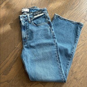 Abercrombie Curve Love High Rise 90s Relaxed Raw Hem Jean, 25 Short